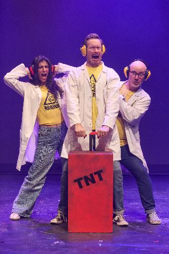 Brainiac Live - Review - Garrick Theatre Big bangs, bold experiments and brilliant fun