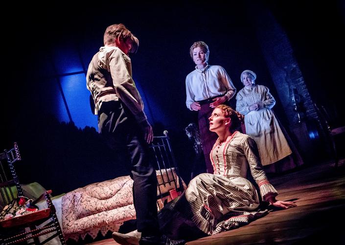 The turn of the screw - Review - Cast Doncaster A new adaptation from Tim Luscombe