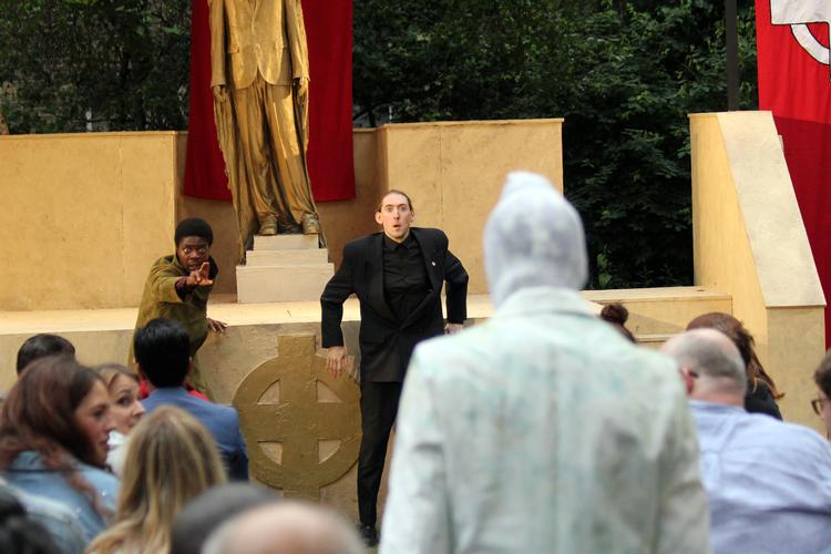 Hamlet - Review - St Paul’s Church in Covent Garden An exploration of identity, gender and meaning