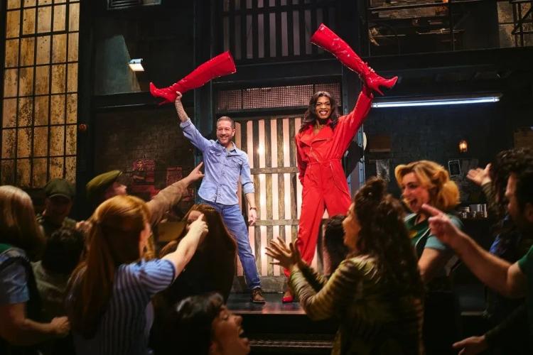 Kinky Boots - Review - London Coliseum Heart and High Heels