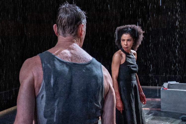 MEDEA - Review - @sohoplace Ancient tragedy soars in the brand-spanking new London theatre 