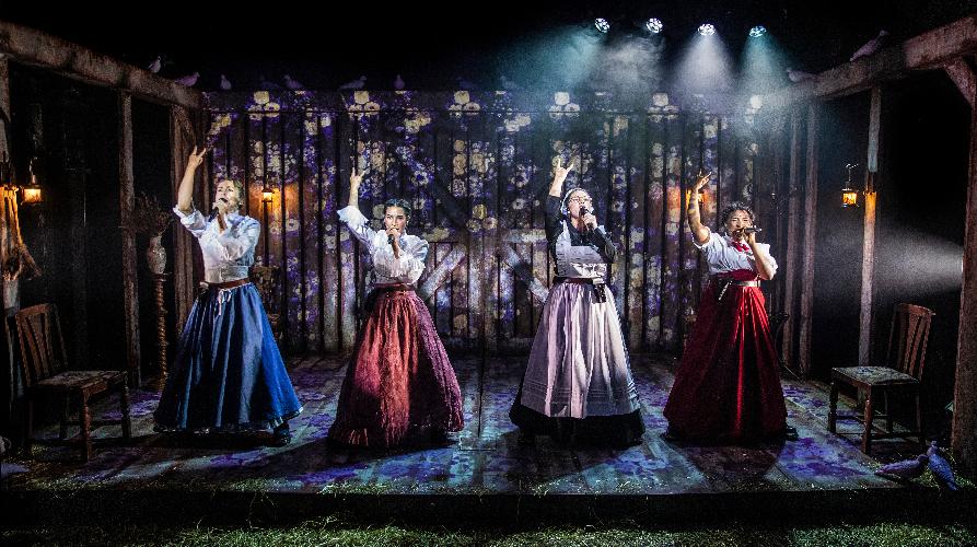 Lizzie - Review - Southwark Playhouse Rocking a dark and thrilling tale