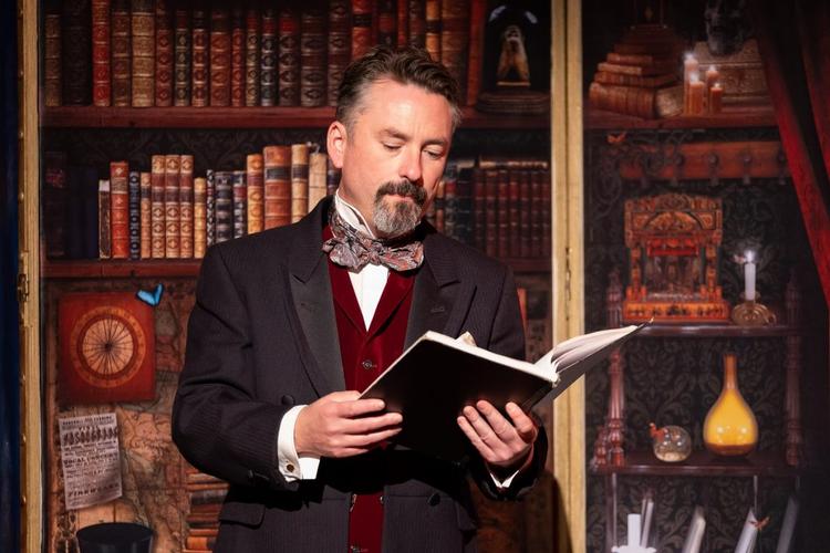 A Christmas Carol - Review ..and the 2019 tour is in aid of Great Ormond Street Hospital