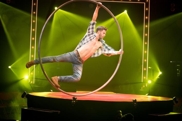  La Clique  - Review - Leicester Square Spiegeltentover Over your head, under your skin and below the belt