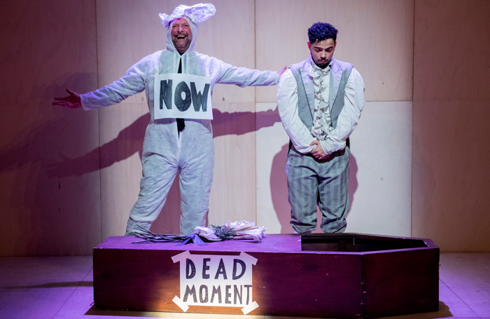 The Show In Which Hopefully Nothing Happens - Review - Unicorn Theatre How boring theatre can be?
