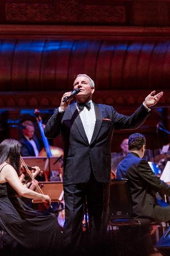 Songs for Swingin' Lovers! - Review - Cadogan Hall Stephen Triffitt brings Sinatra to the Cadogan Hall