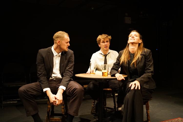 The Nag’s Head - Review - Park Theatre A new ghostly comedy set in a British pub 