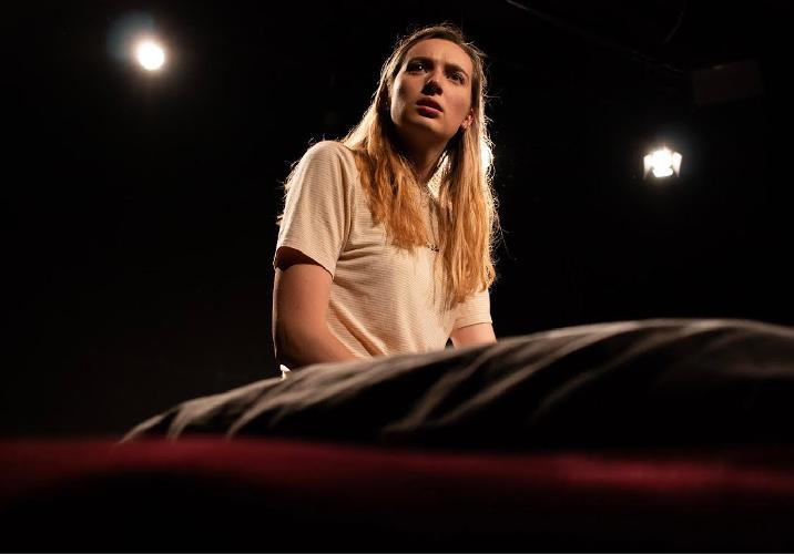 Banter Jar - Review - Lion & Unicorn Theatre Hannah Baker’s beautiful one-woman show at the Lion & Unicorn Theatre