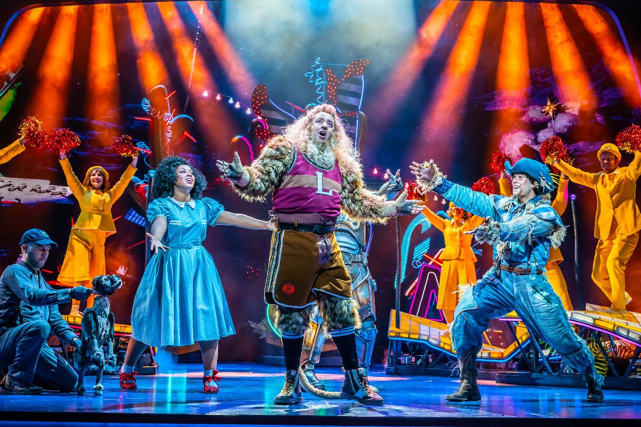 Theatre show reviewers selling Theatre show reviews and Theatre show reviewers